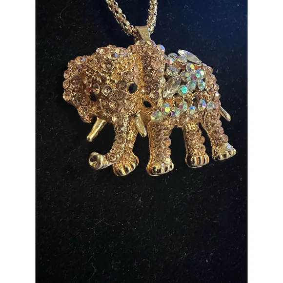 Marked Betsy Johnson Rhinestone Elephant Goldtone Statement Necklace Pendant 28” - Picture 10 of 15